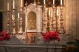 Chœur avec maître-autel, 'Crucifixion' et les quatre évangélistes