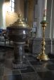 Fontaine baptismale et cierge pascal